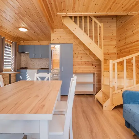 7 Osobowy Pietrowy בית נופש