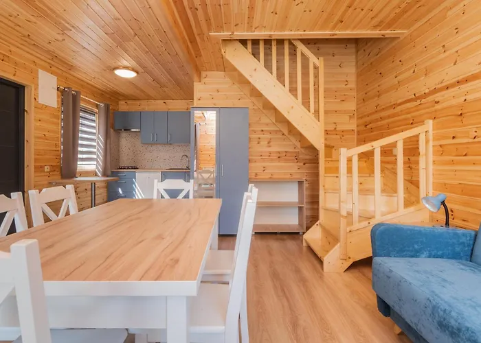 7 Osobowy Pietrowy Nyaraló